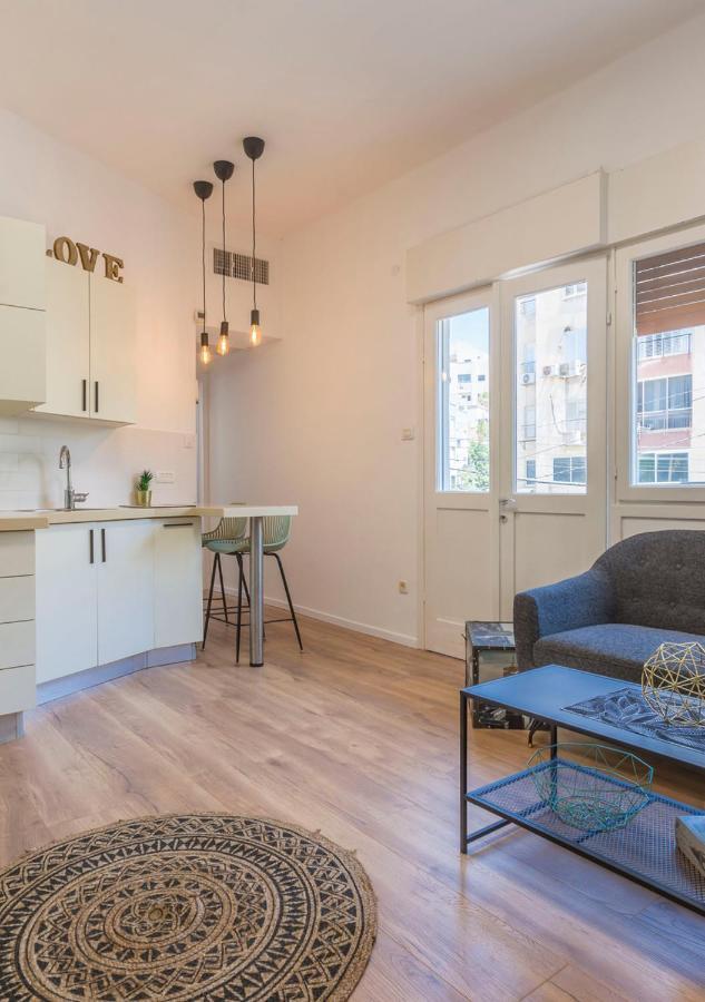 1B Patio Beach House Premium Location W/2 Balcony 텔아비브 외부 사진