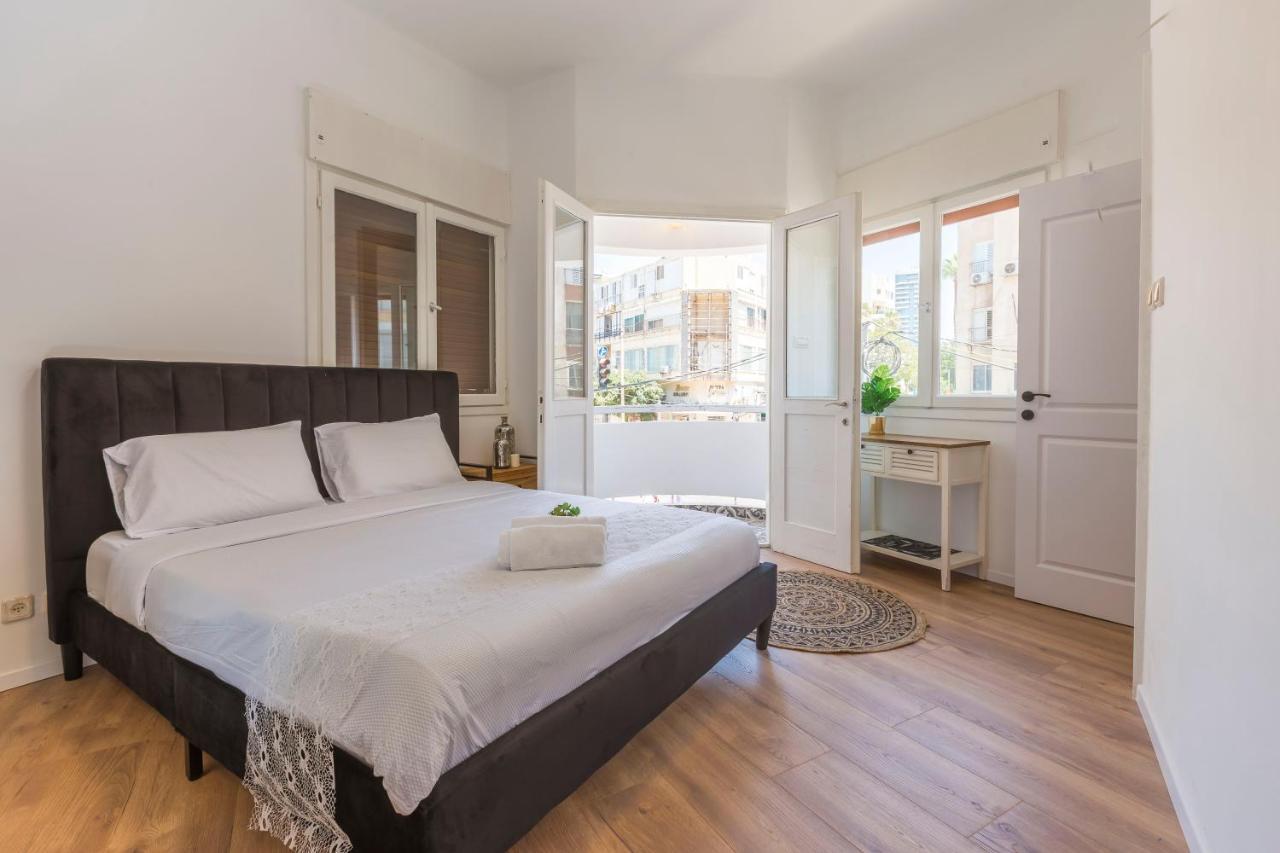 1B Patio Beach House Premium Location W/2 Balcony 텔아비브 외부 사진