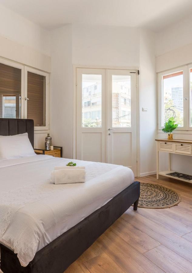1B Patio Beach House Premium Location W/2 Balcony 텔아비브 외부 사진